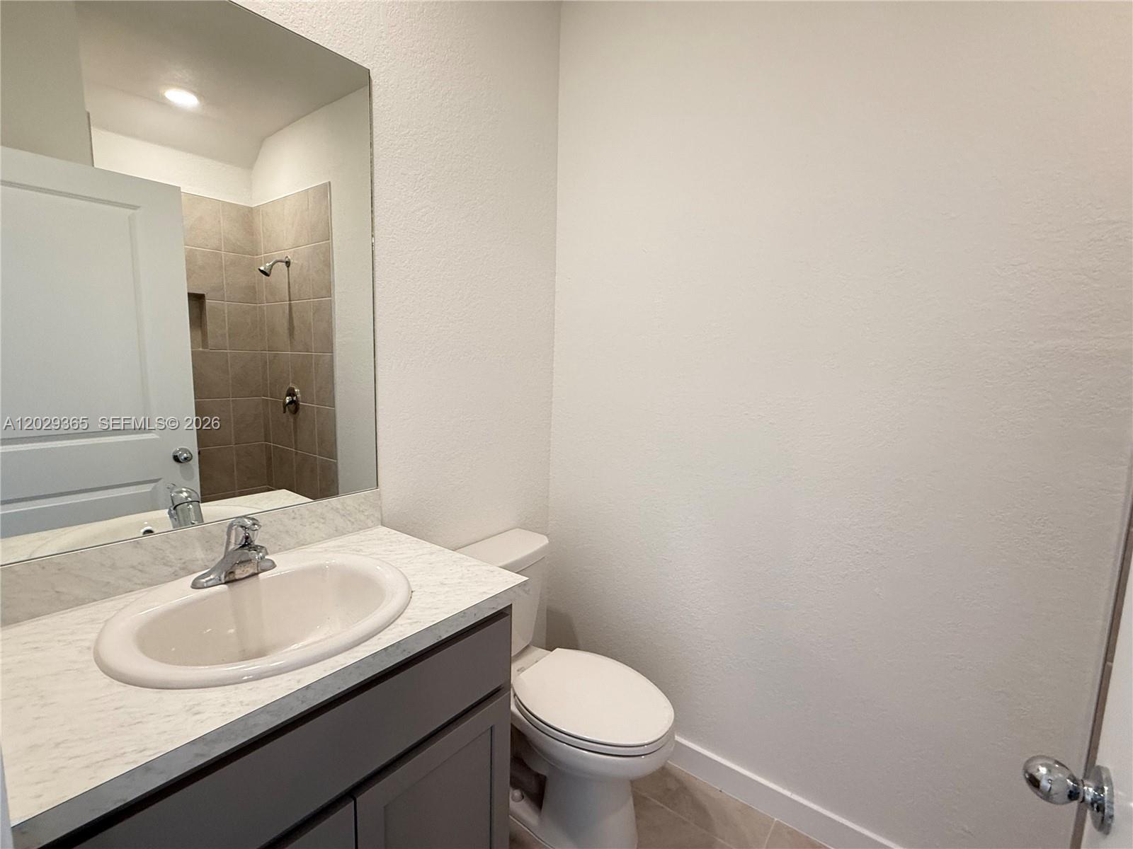 Ver detalles 540 3 / 3 1376 sq. ft. $ 2026-06-02 0 foto