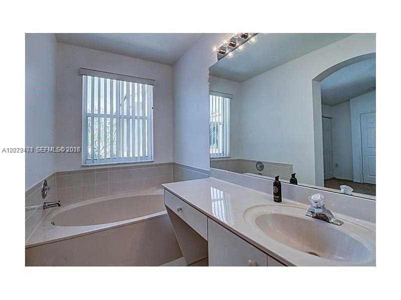 Photo of 960 Corkwood St  (960), Hollywood, Florida, 33019 - 
