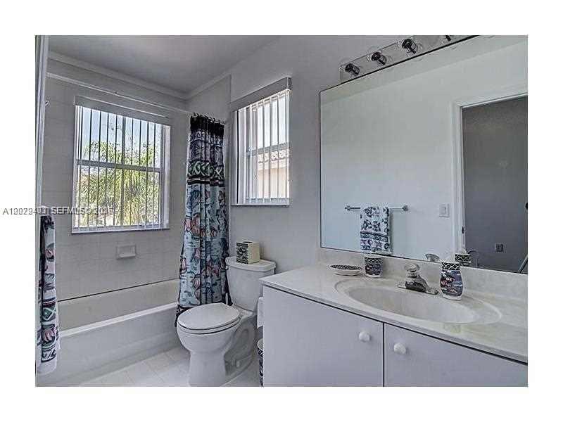 Photo of 960 Corkwood St  (960), Hollywood, Florida, 33019 - 