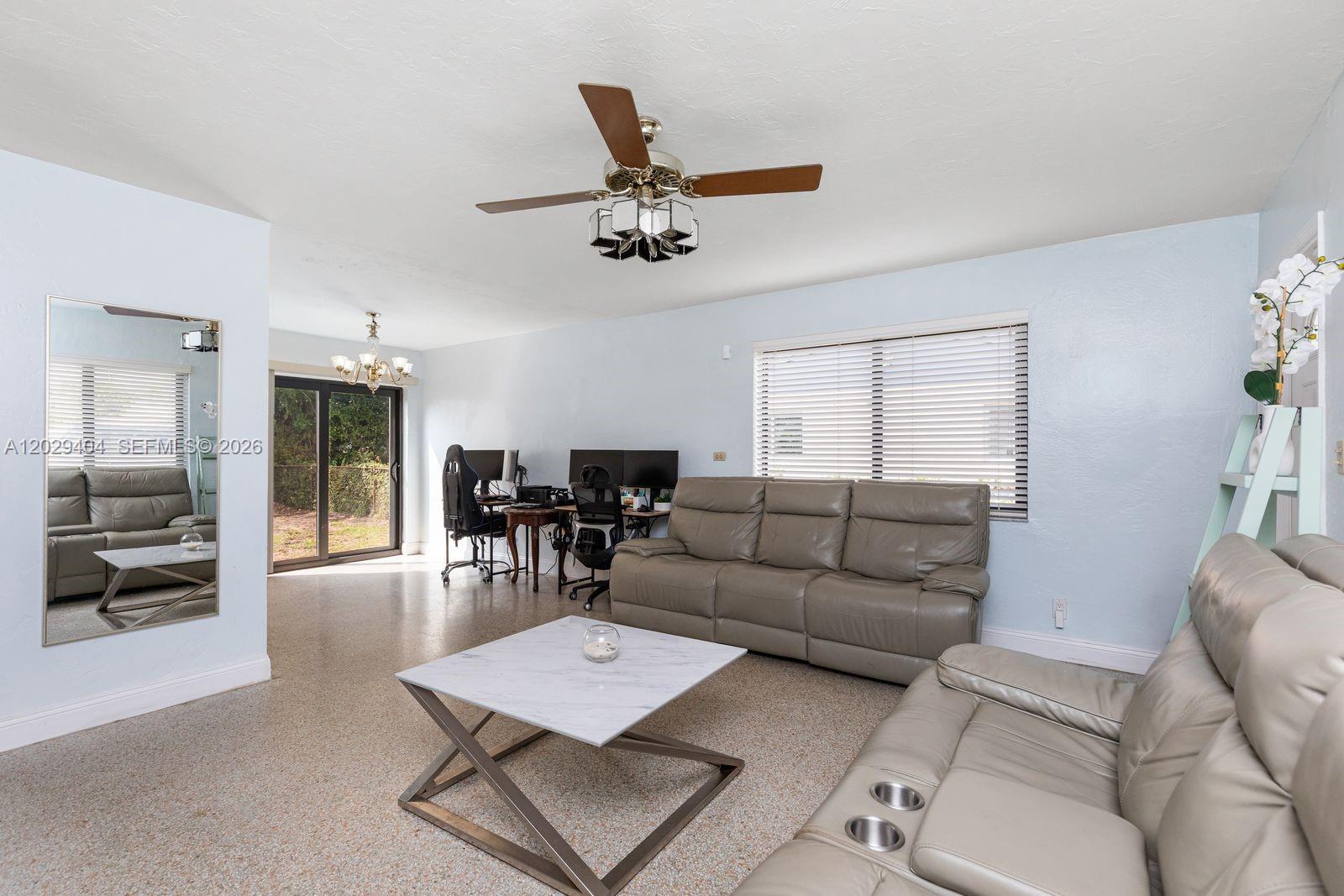 Ver detalles 6200 3 / 2 1248 sq. ft. $ 2026-09-10 0 foto