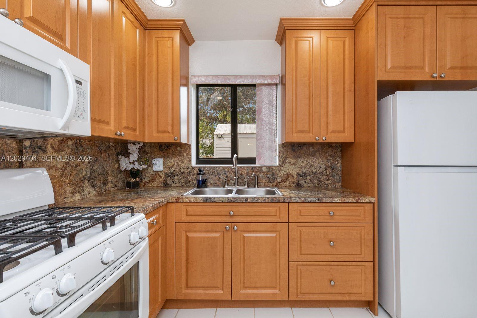 Ver detalles 6200 3 / 2 1248 sq. ft. $ 2026-09-10 0 foto
