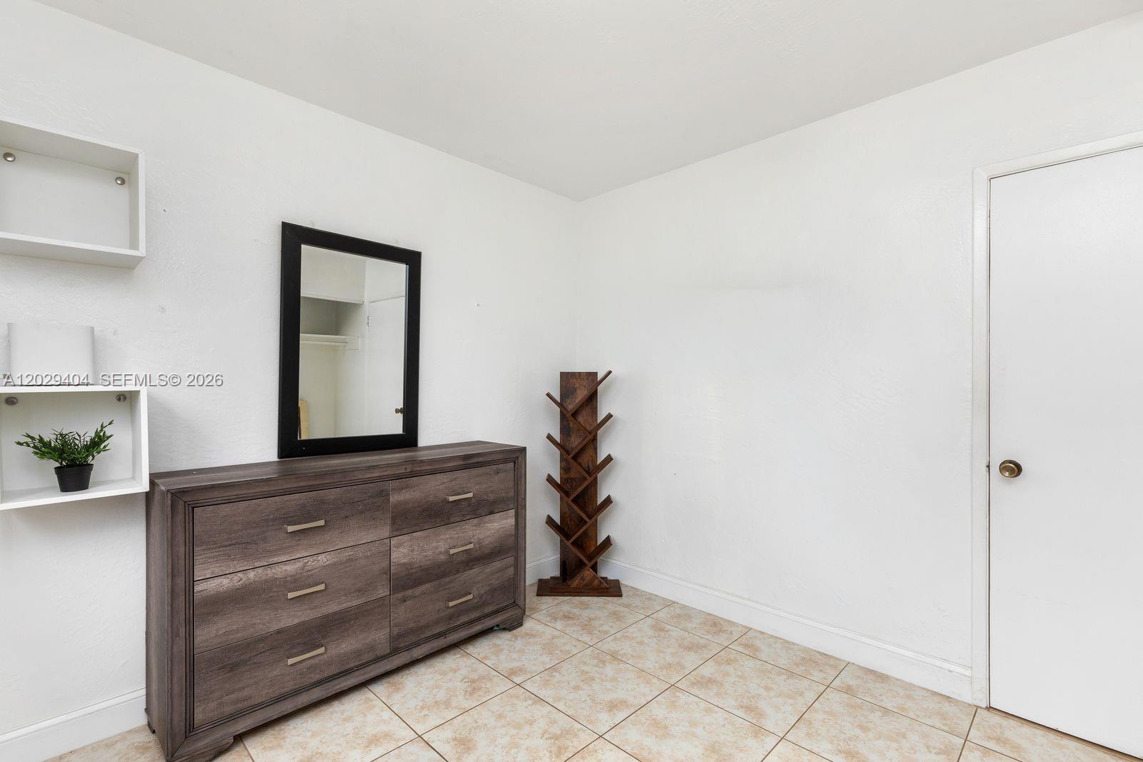 Ver detalles 6200 3 / 2 1248 sq. ft. $ 2026-09-10 0 foto