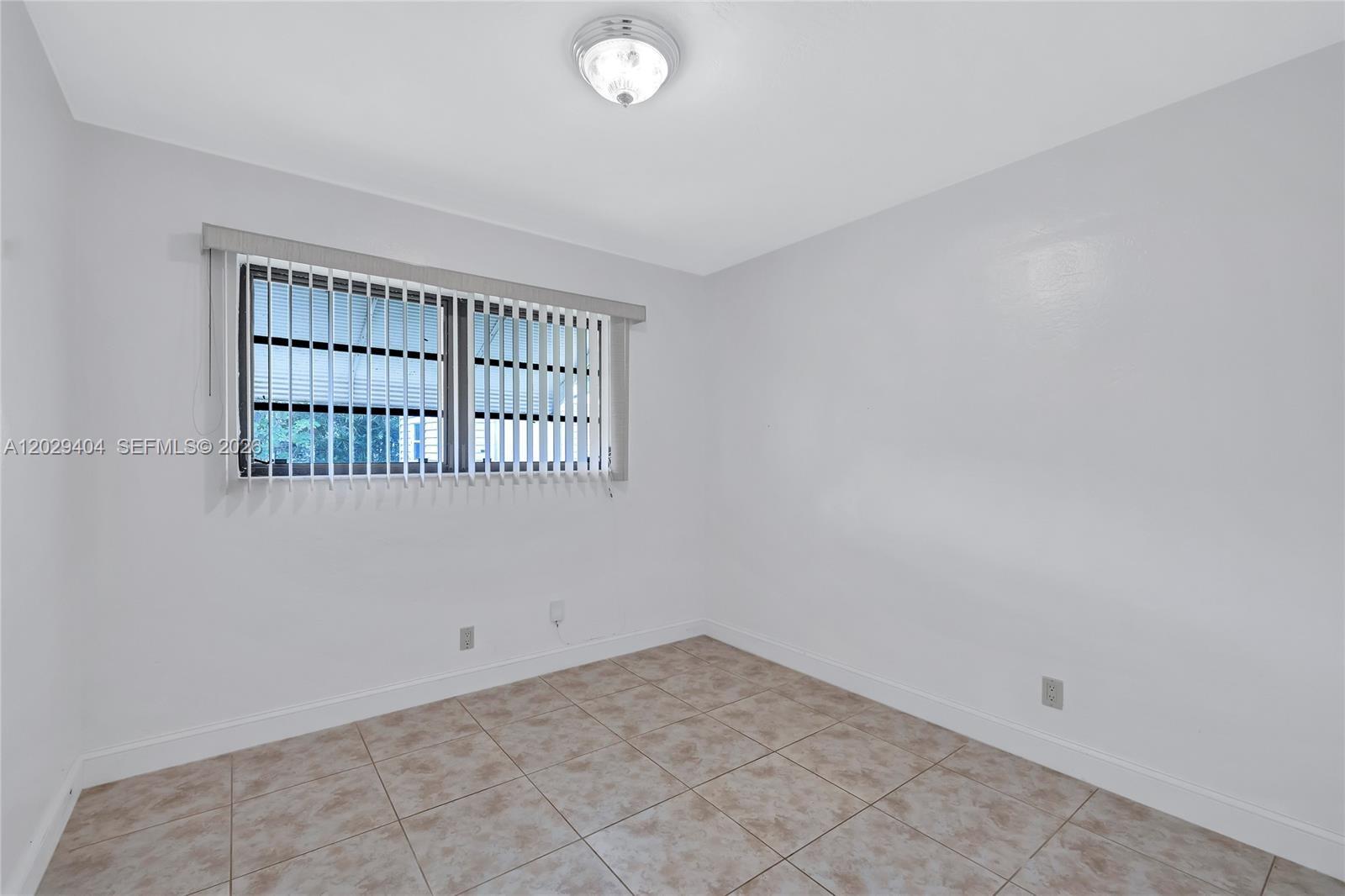 Ver detalles 6200 3 / 2 1248 sq. ft. $ 2026-09-10 0 foto