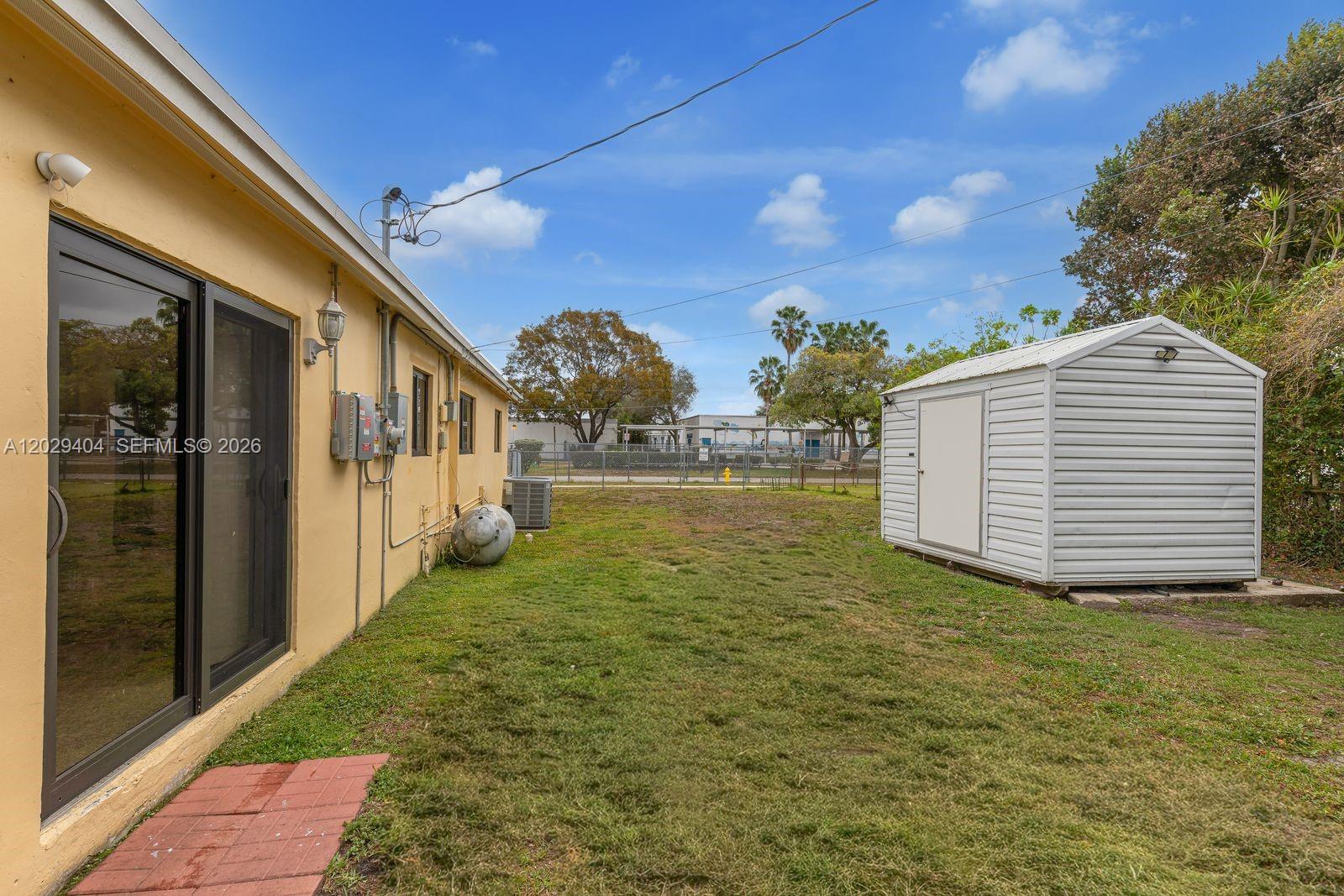 Ver detalles 6200 3 / 2 1248 sq. ft. $ 2026-09-10 0 foto