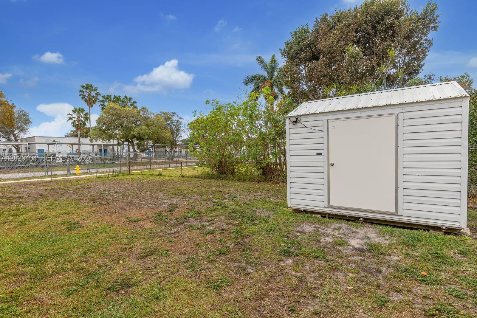 Ver detalles 6200 3 / 2 1248 sq. ft. $ 2026-09-10 0 foto