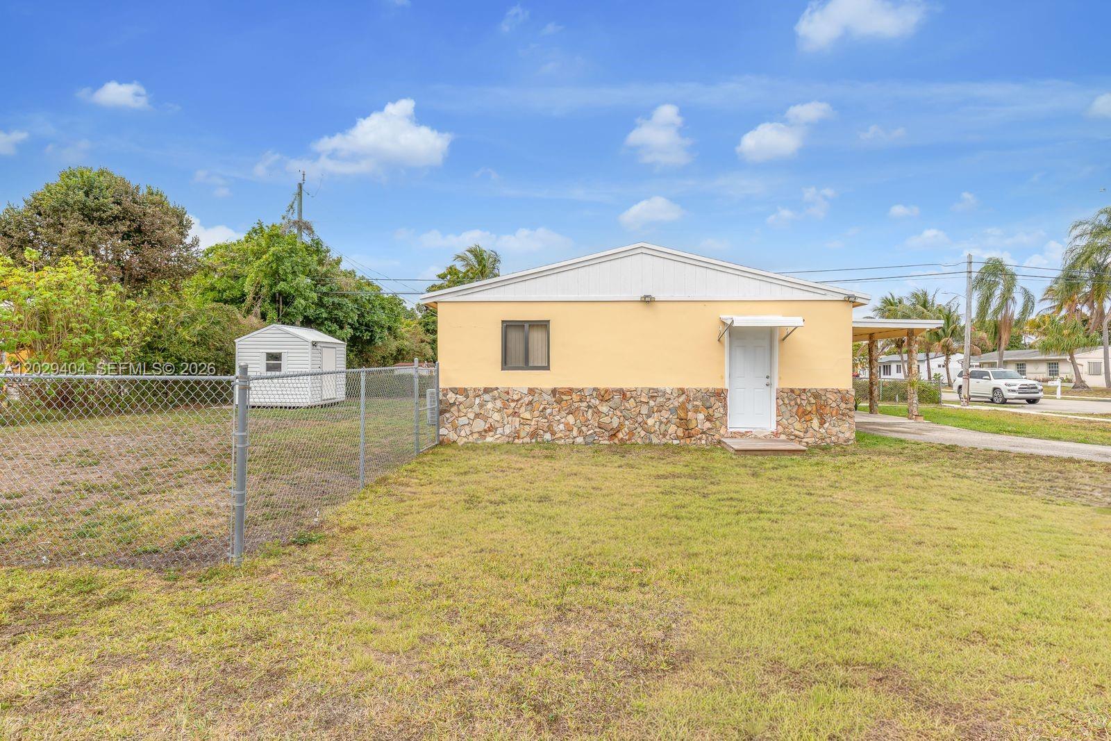 Ver detalles 6200 3 / 2 1248 sq. ft. $ 2026-09-10 0 foto