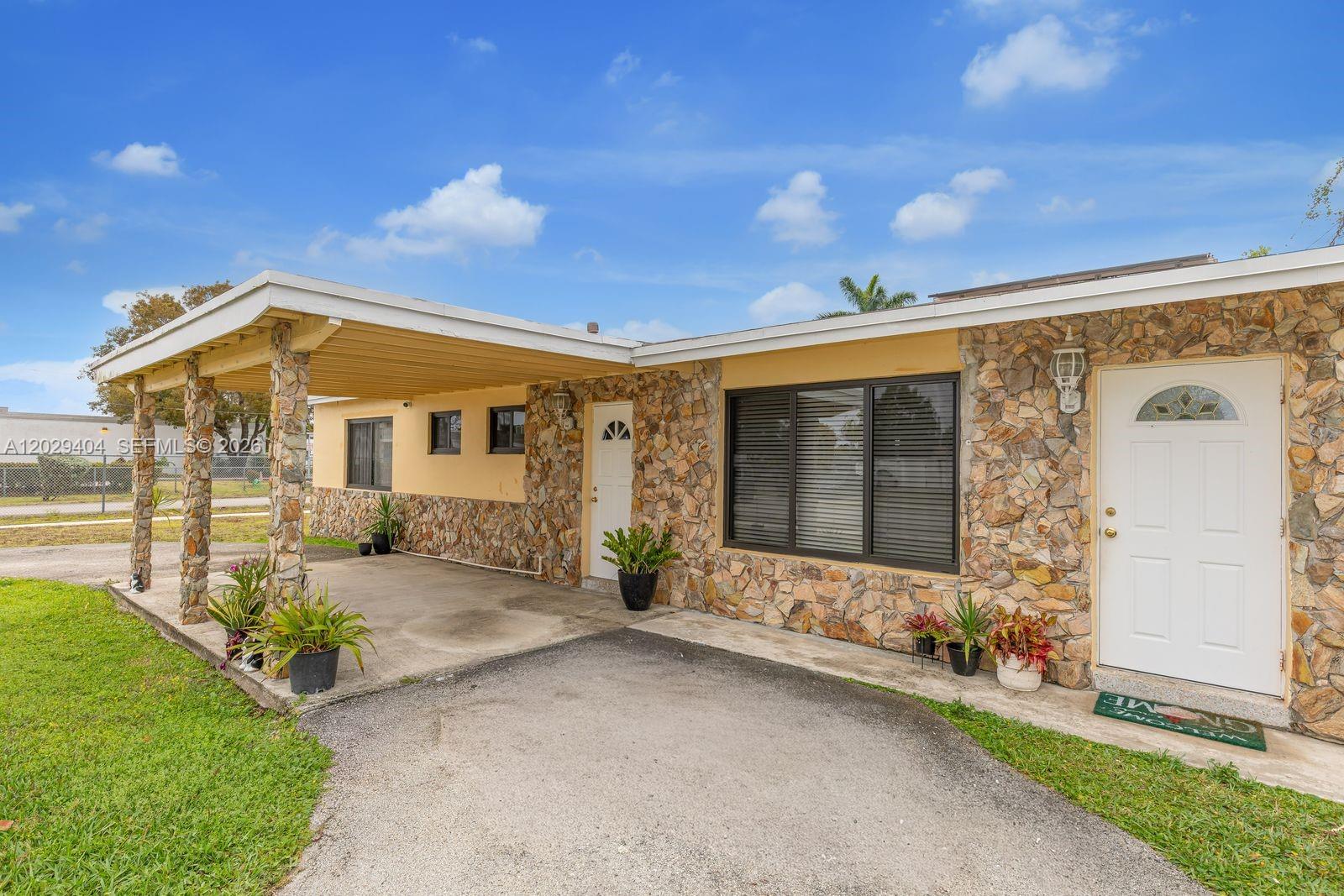 Ver detalles 6200 3 / 2 1248 sq. ft. $ 2026-09-10 0 foto