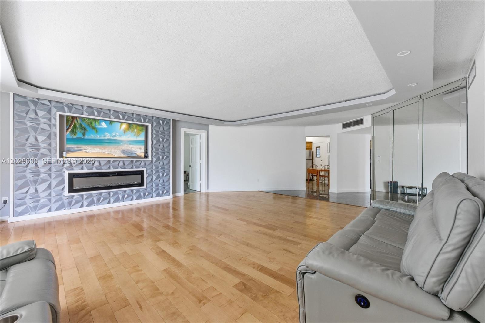 Ver detalles C217 2 / 2 1789 sq. ft. $ 2026-06-02 0 foto