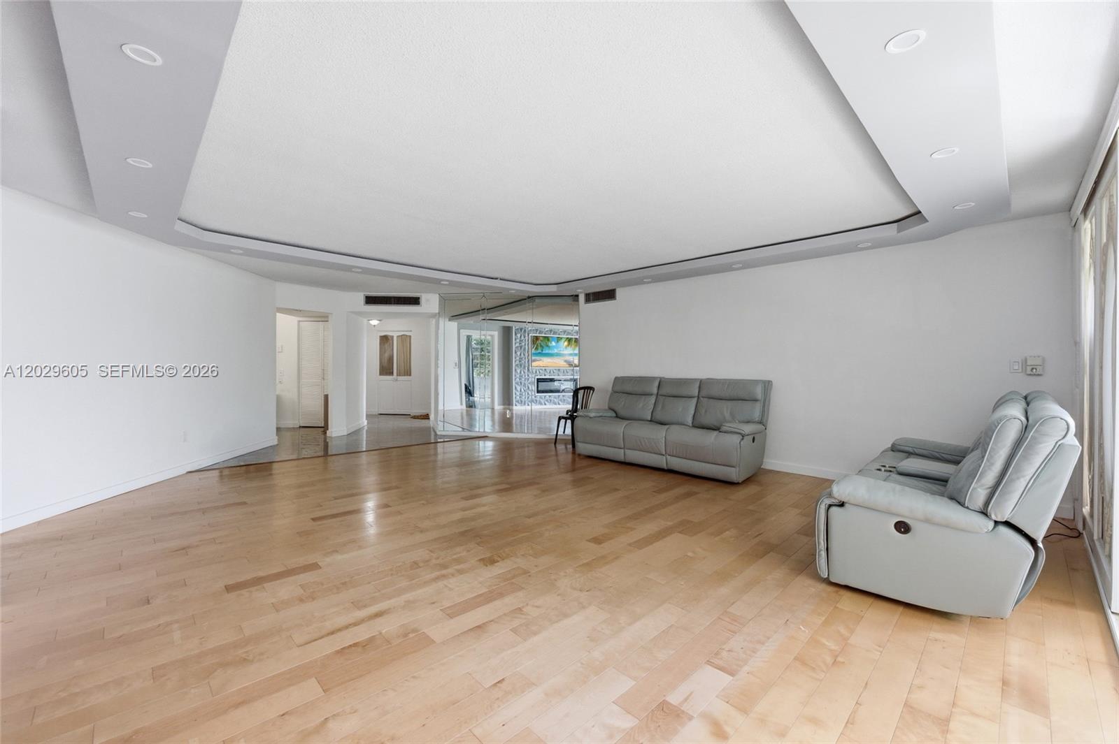 Ver detalles C217 2 / 2 1789 sq. ft. $ 2026-06-02 0 foto
