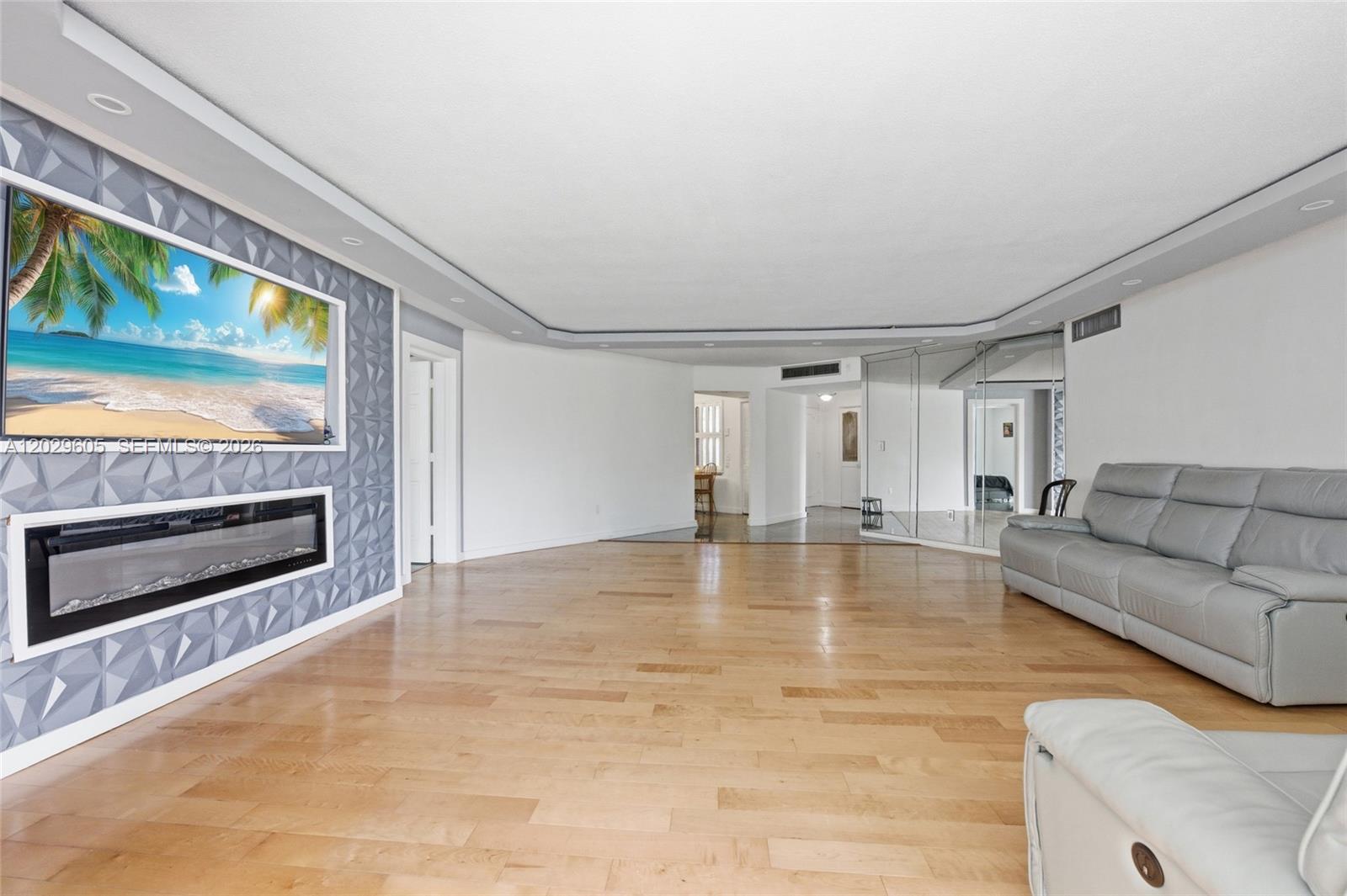 Ver detalles C217 2 / 2 1789 sq. ft. $ 2026-06-02 0 foto