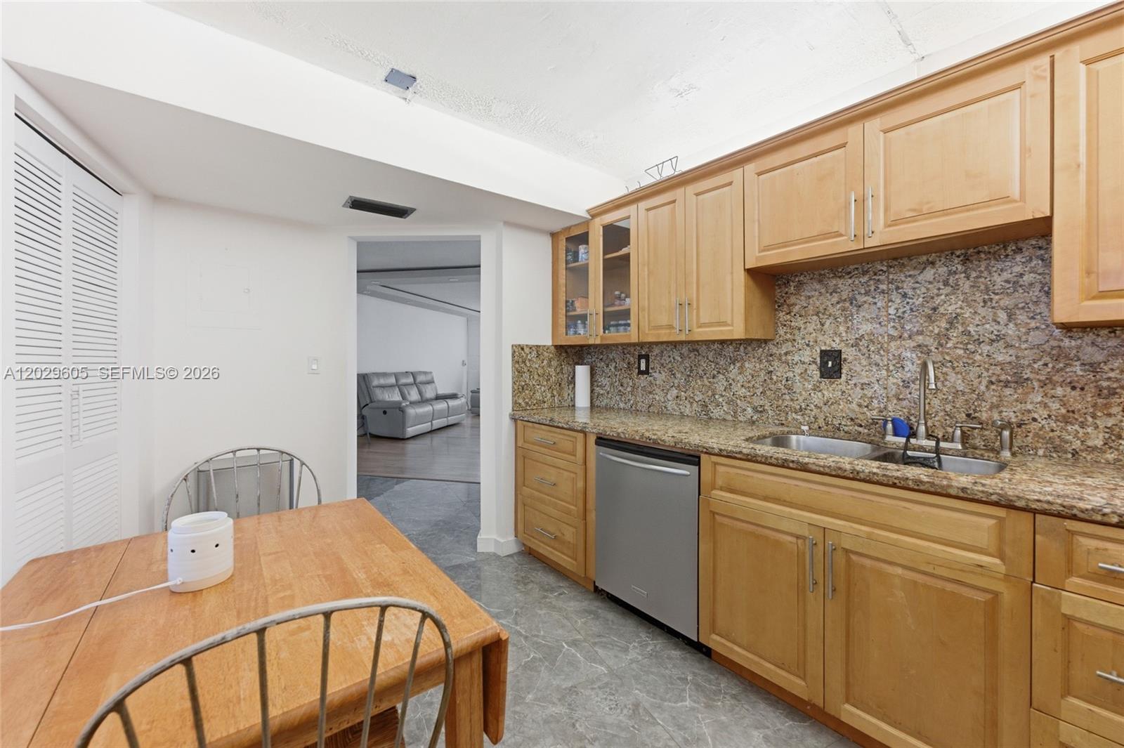 Ver detalles C217 2 / 2 1789 sq. ft. $ 2026-06-02 0 foto