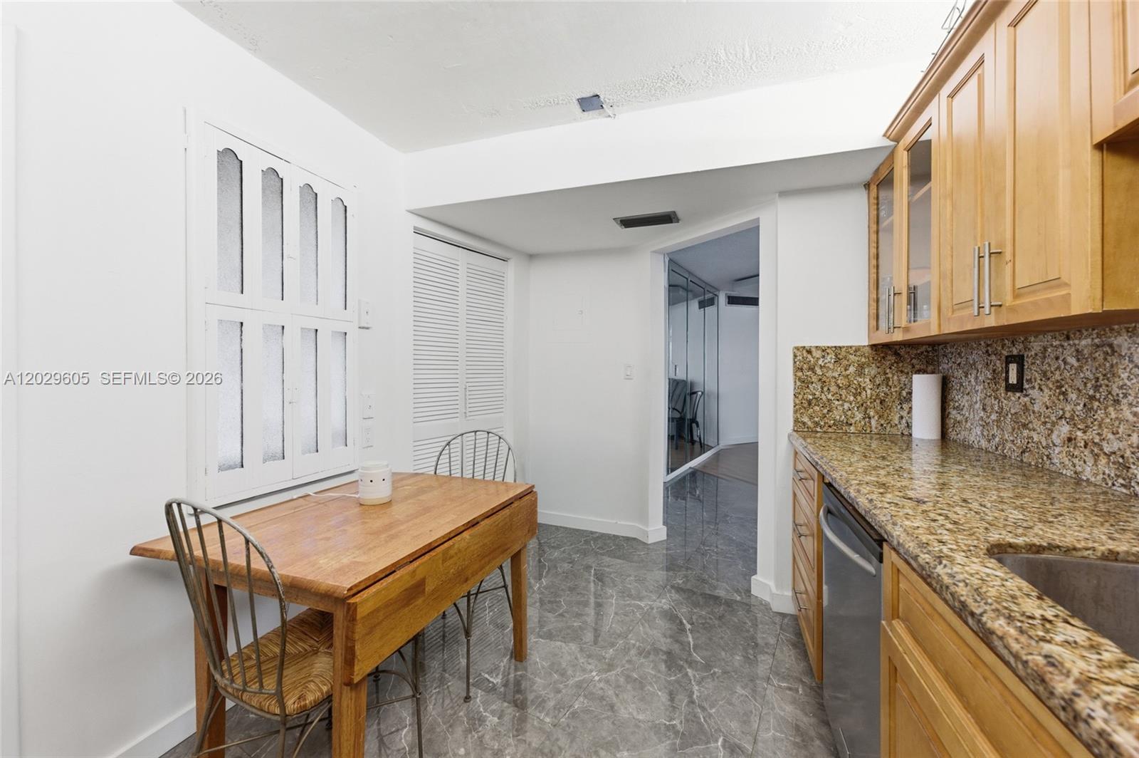 Ver detalles C217 2 / 2 1789 sq. ft. $ 2026-06-02 0 foto