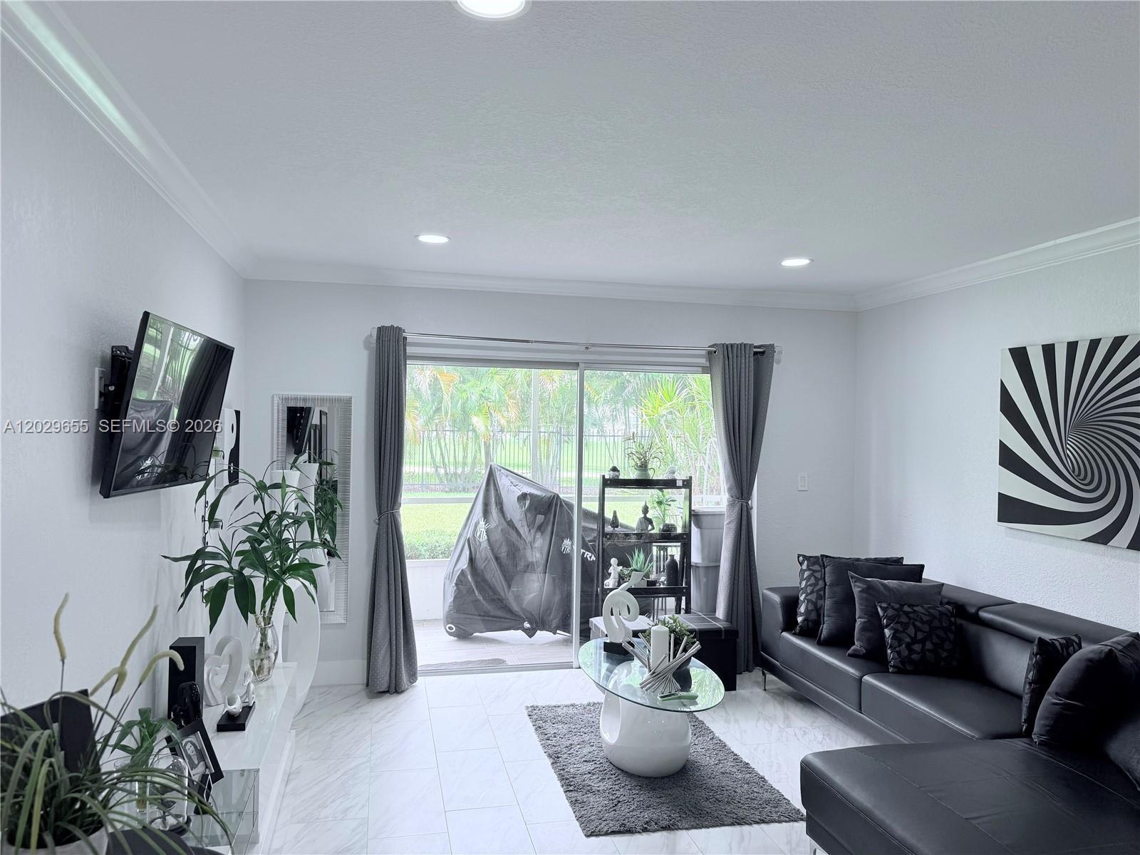 111 2 / 2 961 sq. ft. $ 2026-06-02 0 foto