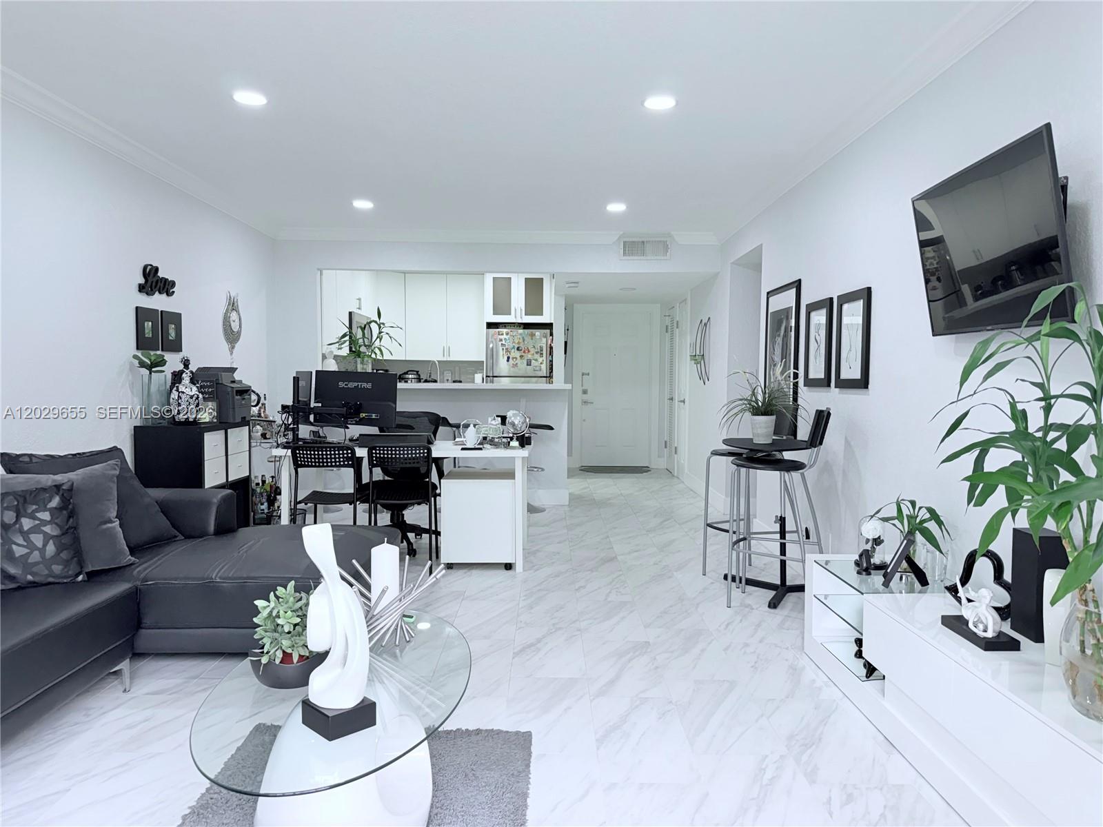 111 2 / 2 961 sq. ft. $ 2026-06-02 0 foto