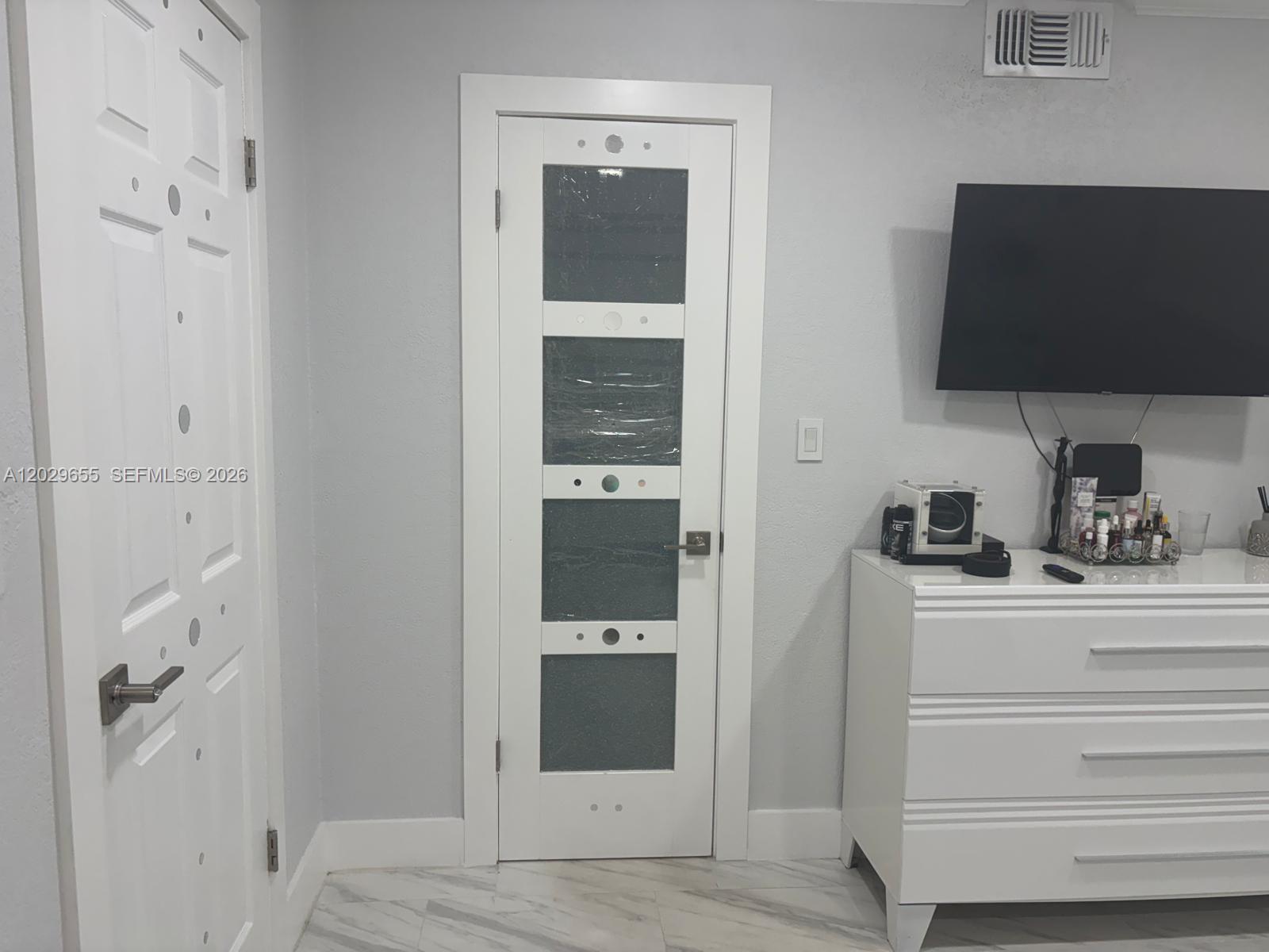 111 2 / 2 961 sq. ft. $ 2026-06-02 0 foto