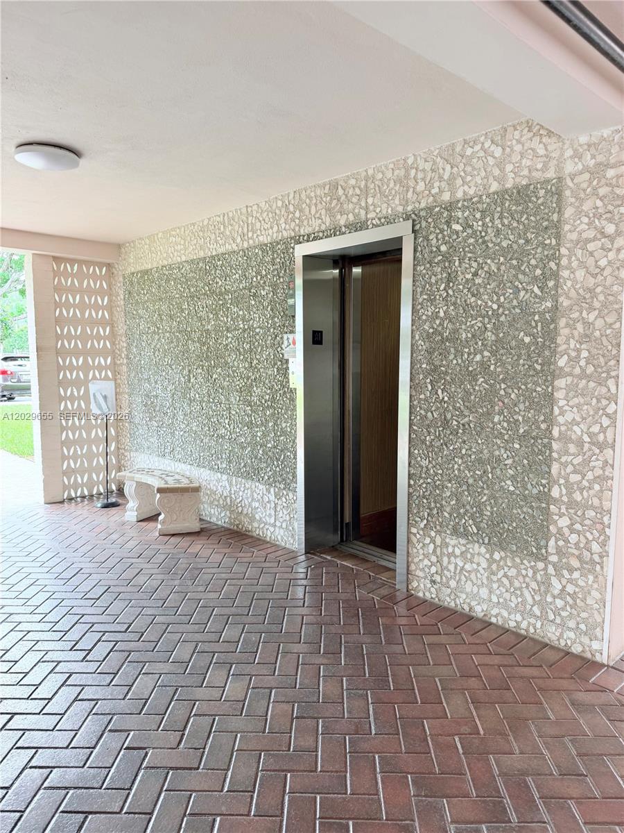 111 2 / 2 961 sq. ft. $ 2026-06-02 0 foto