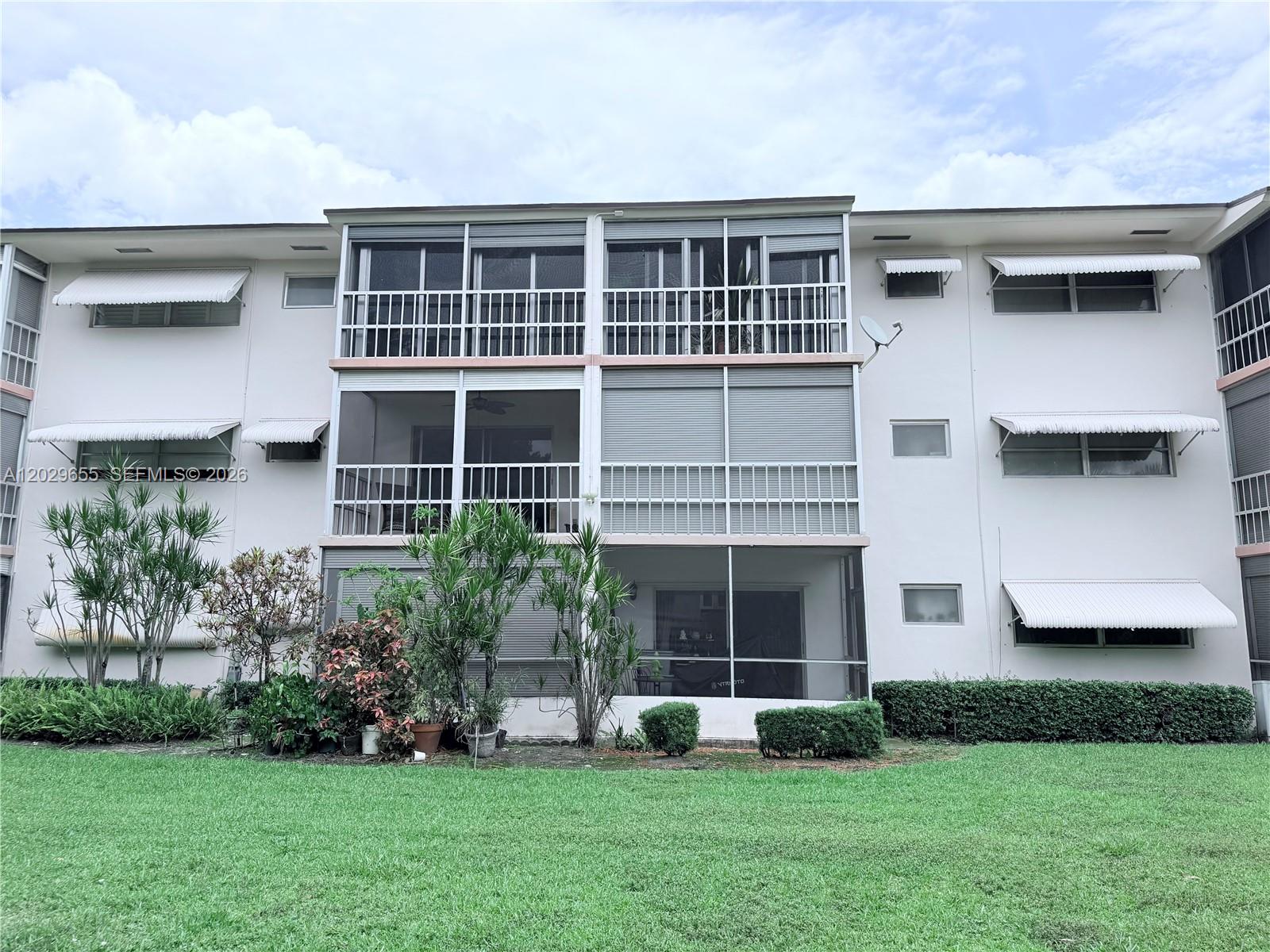 111 2 / 2 961 sq. ft. $ 2026-06-02 0 foto