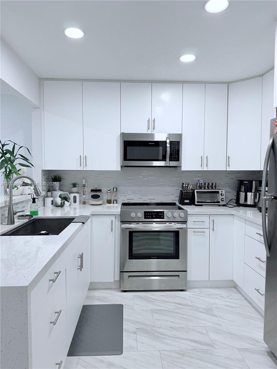 111 2 / 2 961 sq. ft. $ 2026-06-02 0 foto