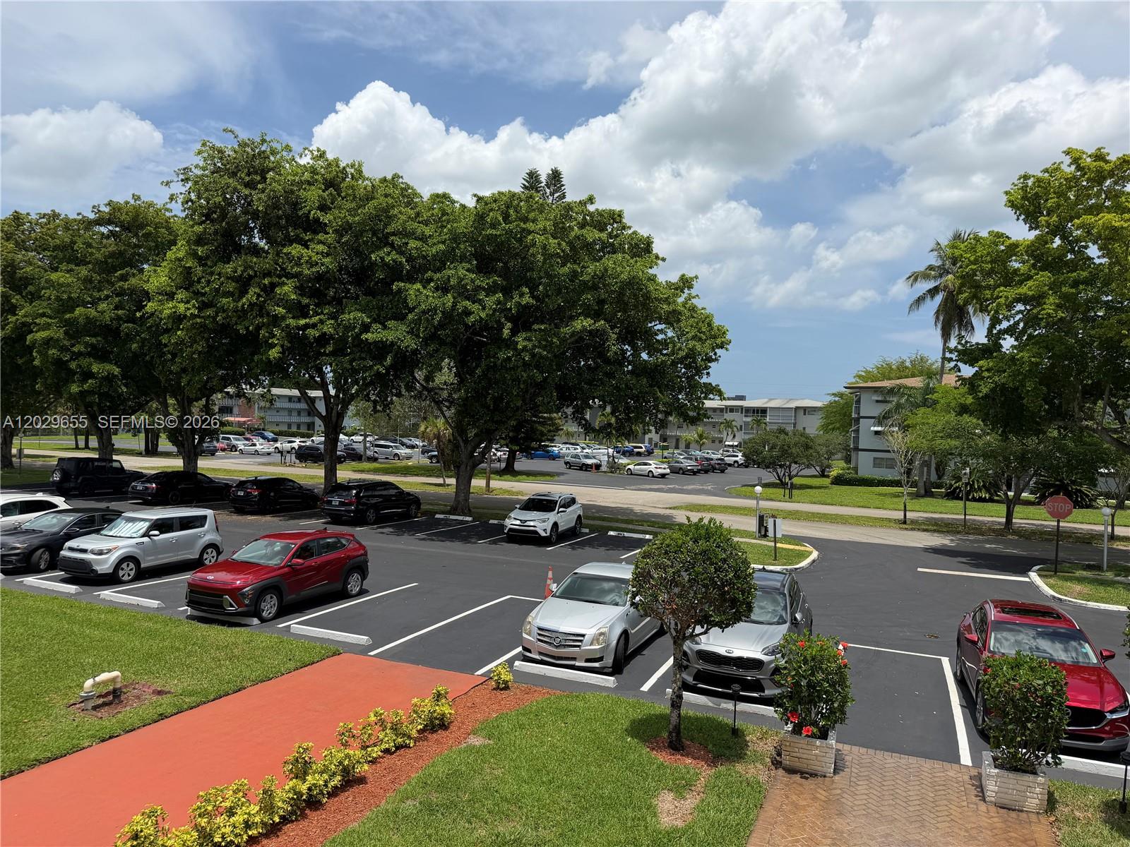 111 2 / 2 961 sq. ft. $ 2026-06-02 0 foto