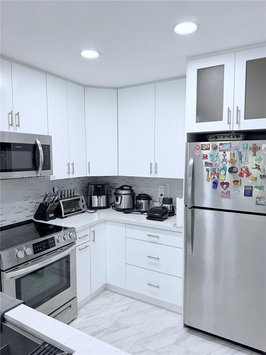 111 2 / 2 961 sq. ft. $ 2026-06-02 0 foto