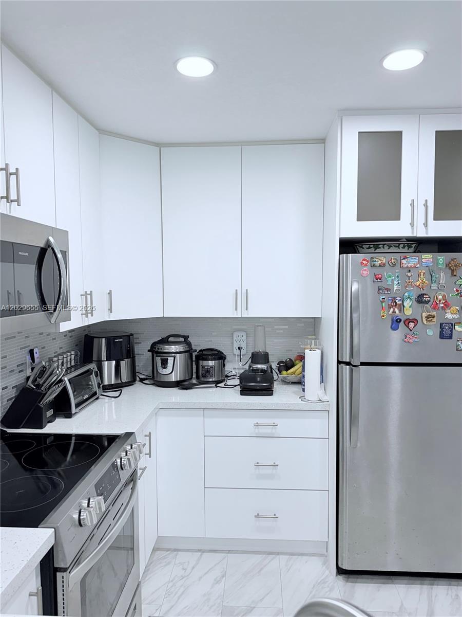 111 2 / 2 961 sq. ft. $ 2026-06-02 0 foto