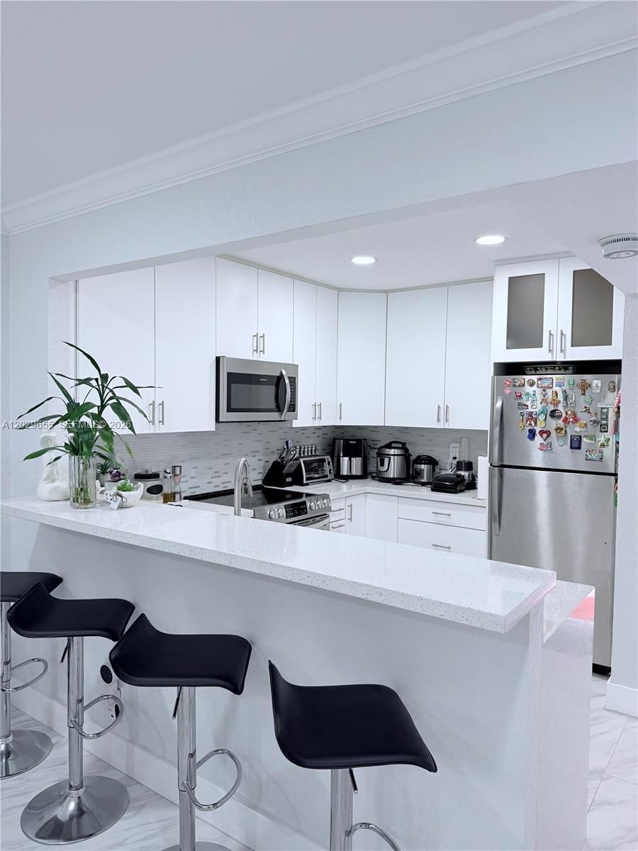 111 2 / 2 961 sq. ft. $ 2026-06-02 0 foto