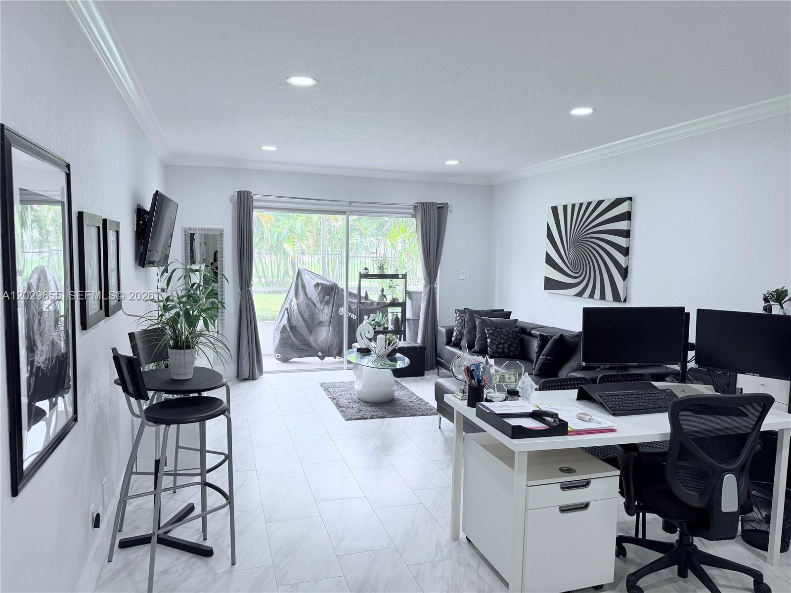 111 2 / 2 961 sq. ft. $ 2026-06-02 0 foto