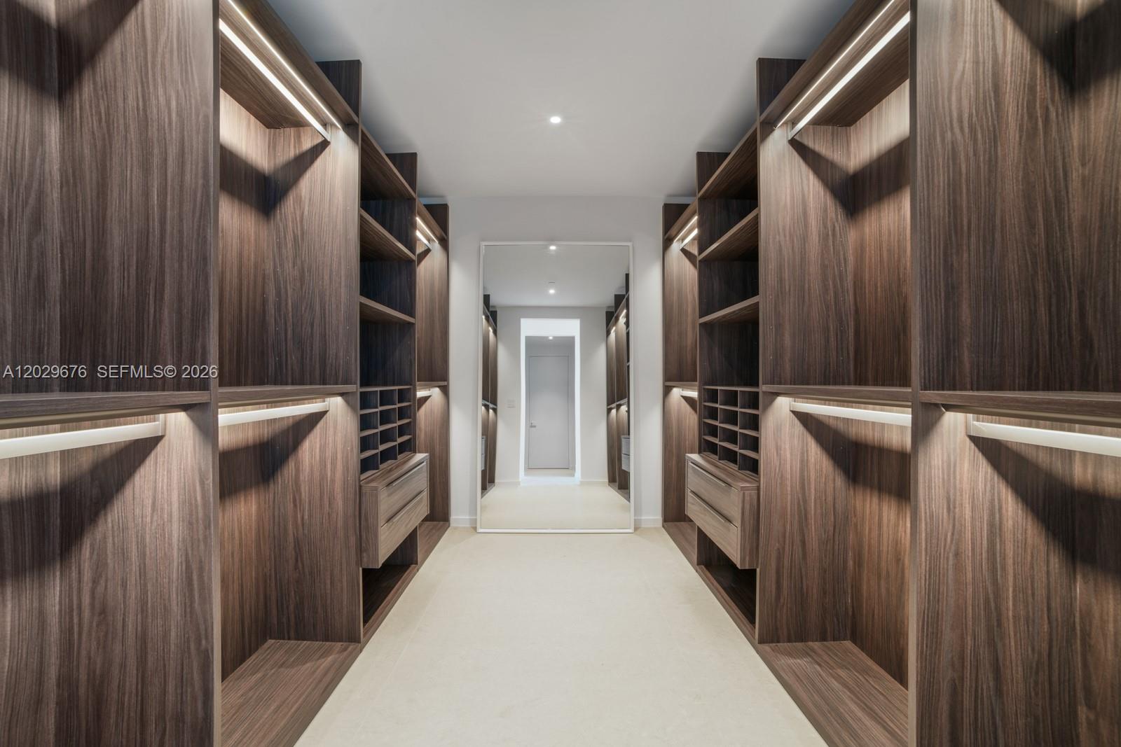 Ver detalles 15B 3 / 4 2913 sq. ft. $ 2026-06-02 0 foto