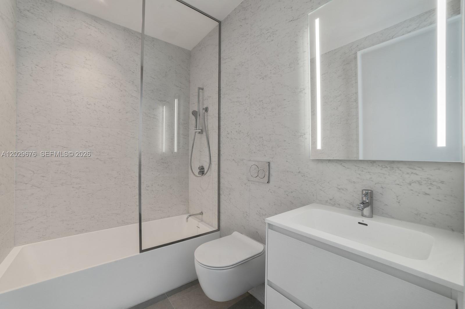 Ver detalles 15B 3 / 4 2913 sq. ft. $ 2026-06-02 0 foto
