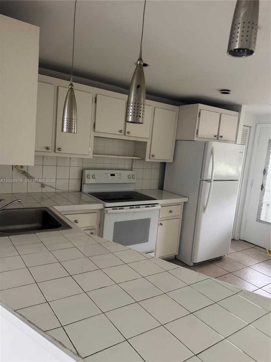 411-3 2 / 2 1315 sq. ft. $ 2026-06-03 0 Photo