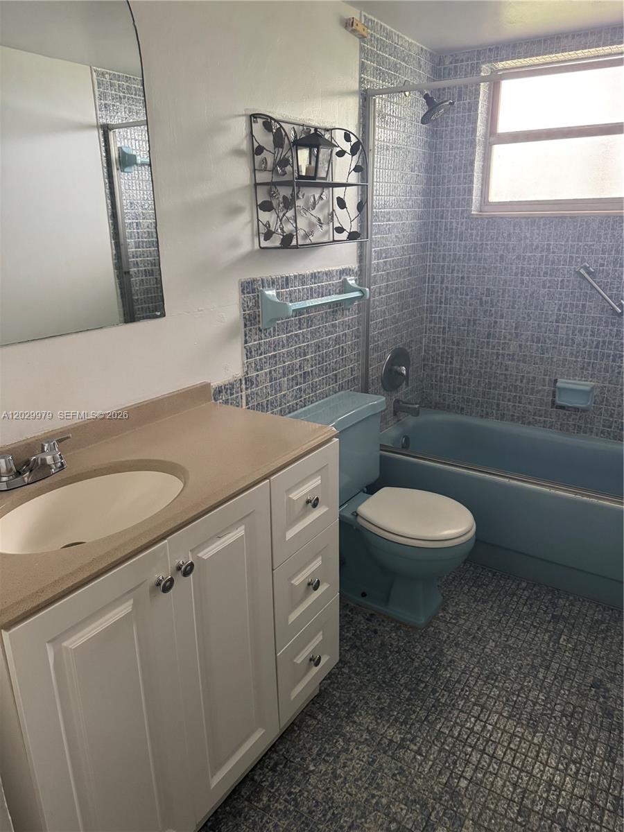 411-3 2 / 2 1315 sq. ft. $ 2026-06-03 0 Photo