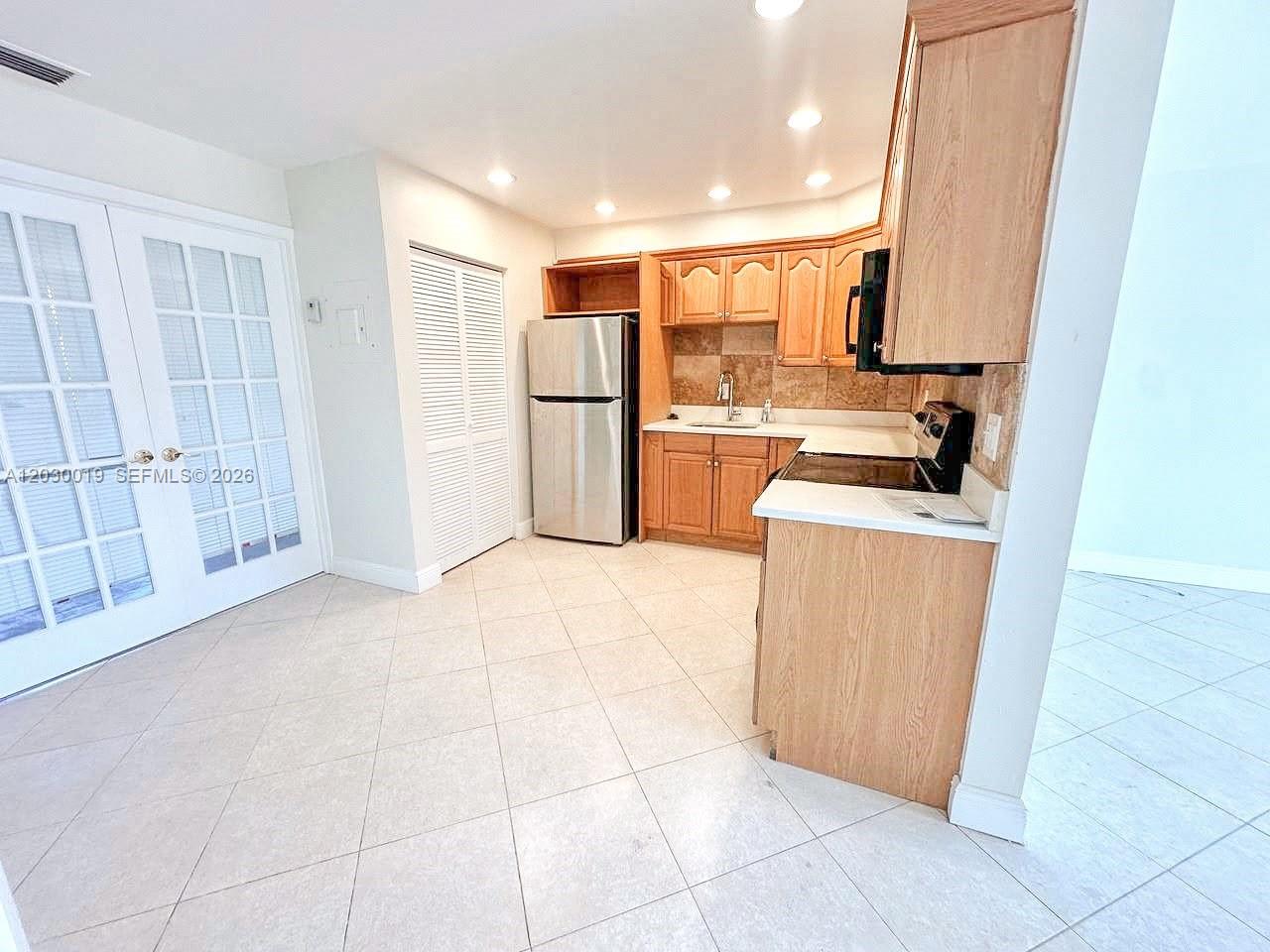 110 3 / 2 960 sq. ft. $ 2026-06-03 0 Photo