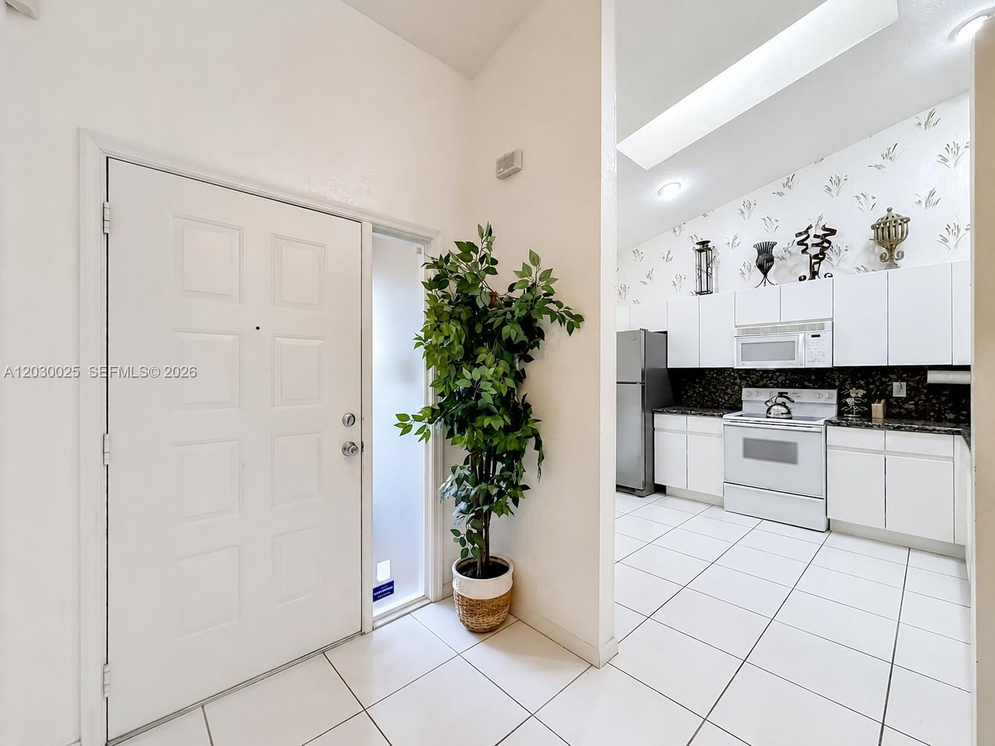 5591 3 / 2 1658 sq. ft. $ 2026-08-12 0 foto