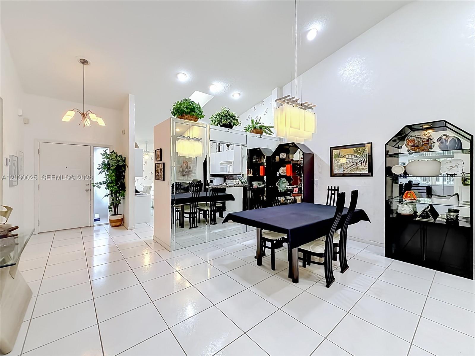 5591 3 / 2 1658 sq. ft. $ 2026-08-12 0 foto