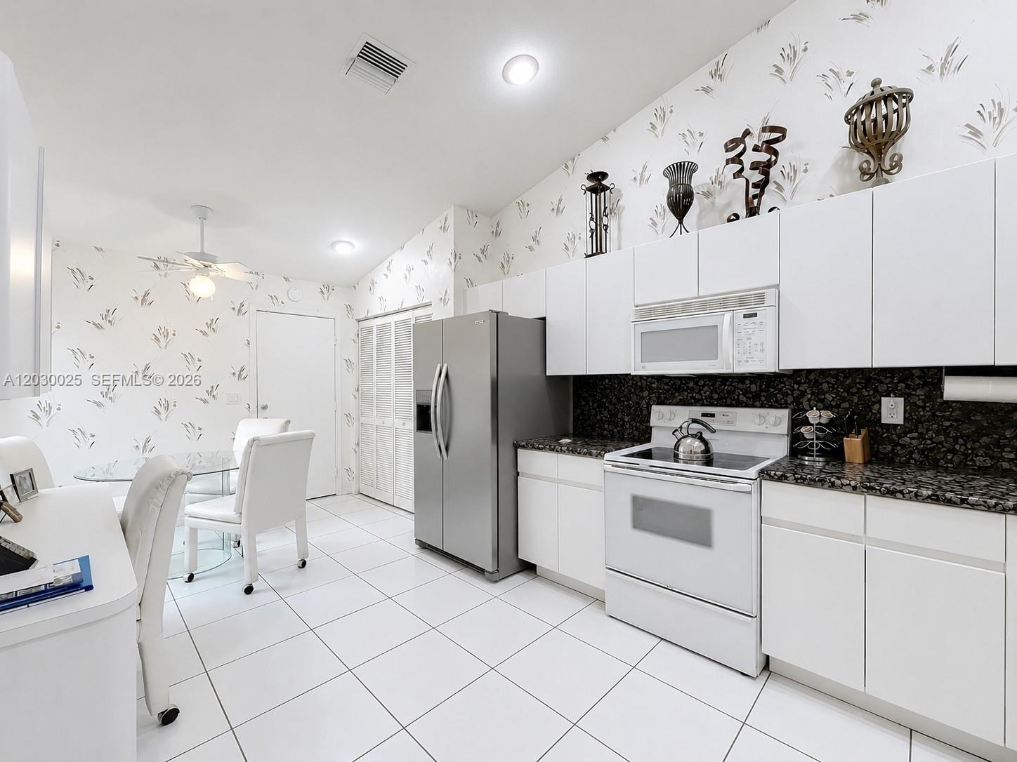 5591 3 / 2 1658 sq. ft. $ 2026-08-12 0 foto