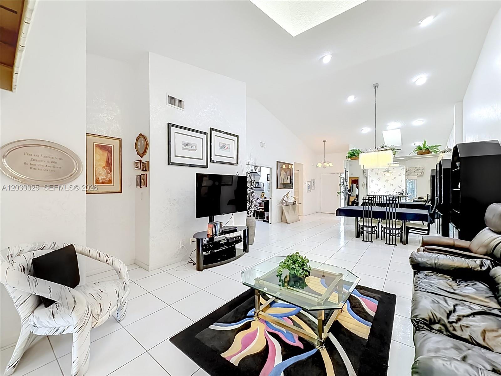 5591 3 / 2 1658 sq. ft. $ 2026-08-12 0 foto