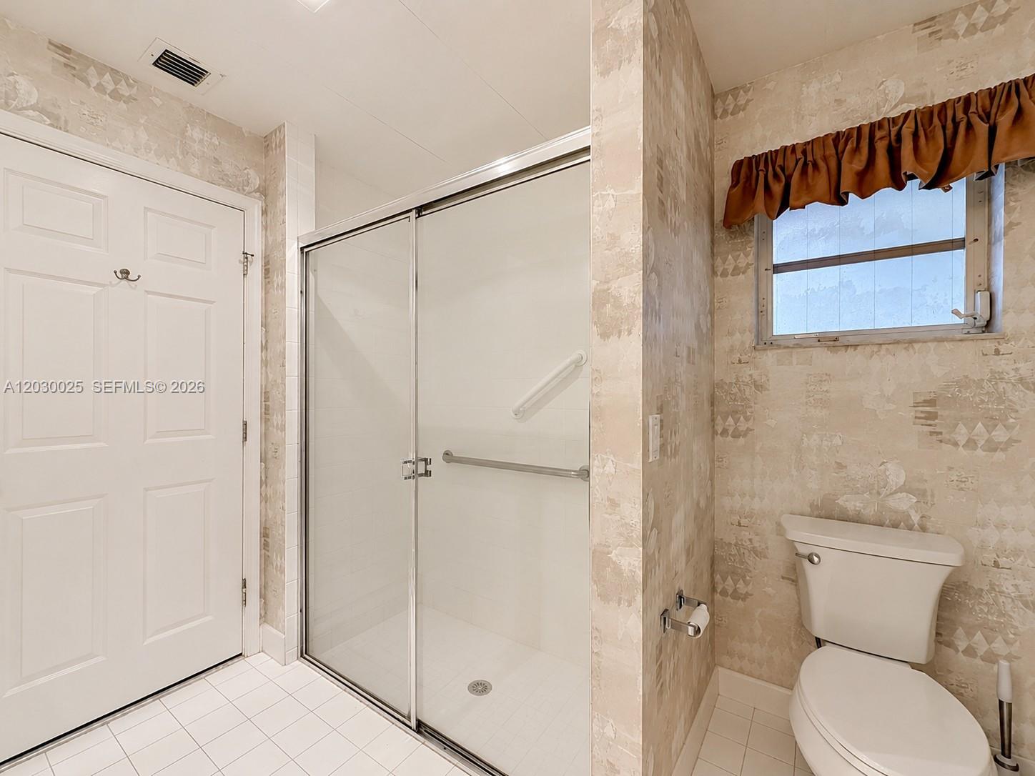 5591 3 / 2 1658 sq. ft. $ 2026-08-12 0 foto