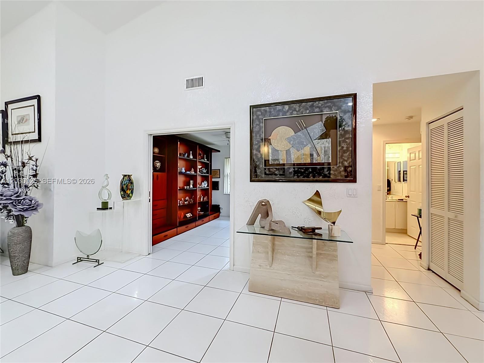 5591 3 / 2 1658 sq. ft. $ 2026-08-12 0 foto