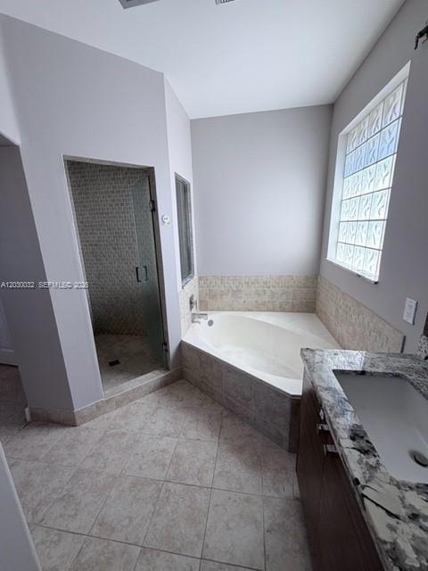 Photo of 1125 Satinleaf St  (1125), Hollywood, Florida, 33019 - Master
