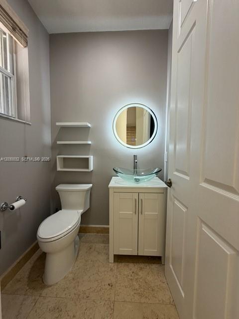 Photo of 1125 Satinleaf St  (1125), Hollywood, Florida, 33019 - half bathroom