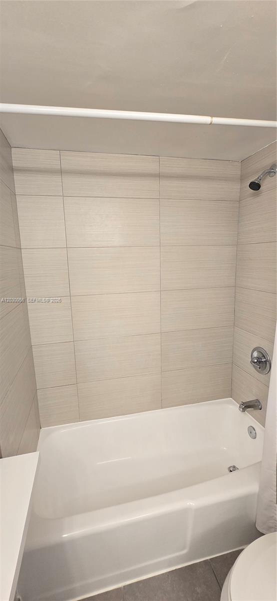 G306 1 / 2 898 sq. ft. $ 2026-06-17 0 foto