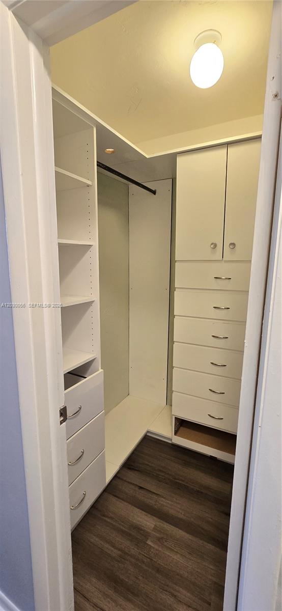 G306 1 / 2 898 sq. ft. $ 2026-06-17 0 foto
