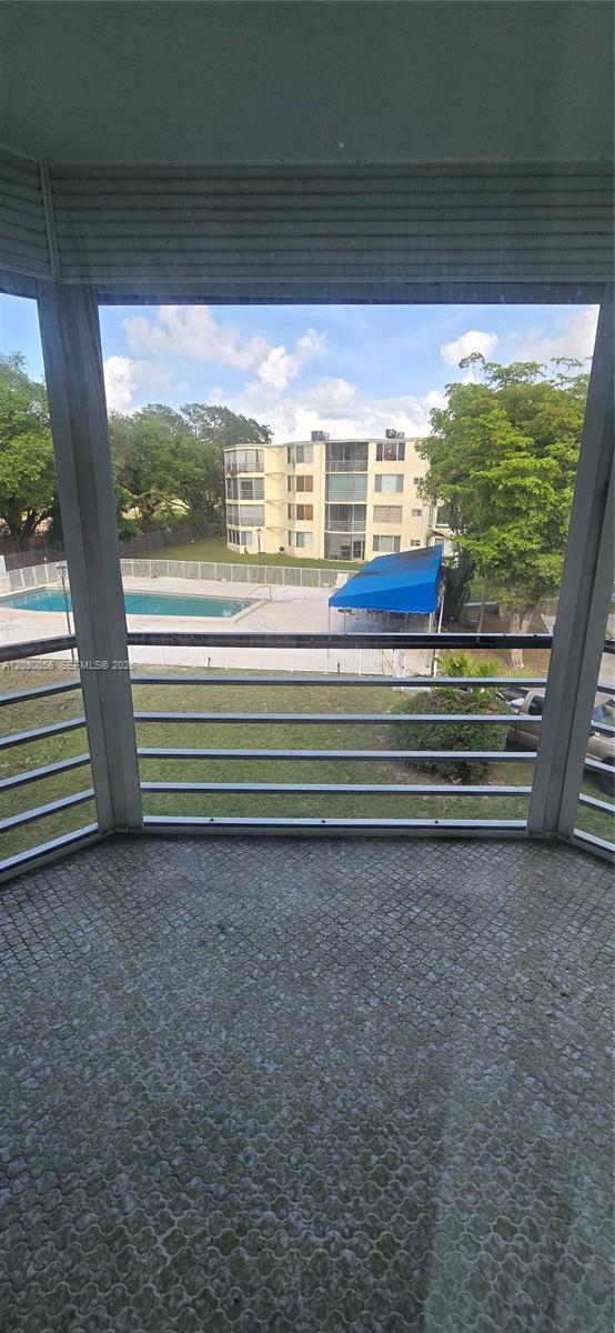G306 1 / 2 898 sq. ft. $ 2026-06-17 0 foto