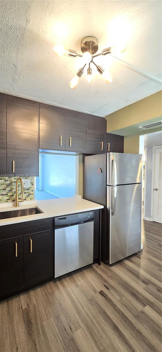 G306 1 / 2 898 sq. ft. $ 2026-06-17 0 foto