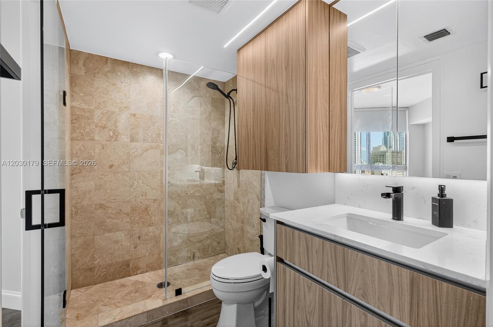Ver detalles 1705 2 / 2 1030 sq. ft. $ 2026-06-03 0 foto