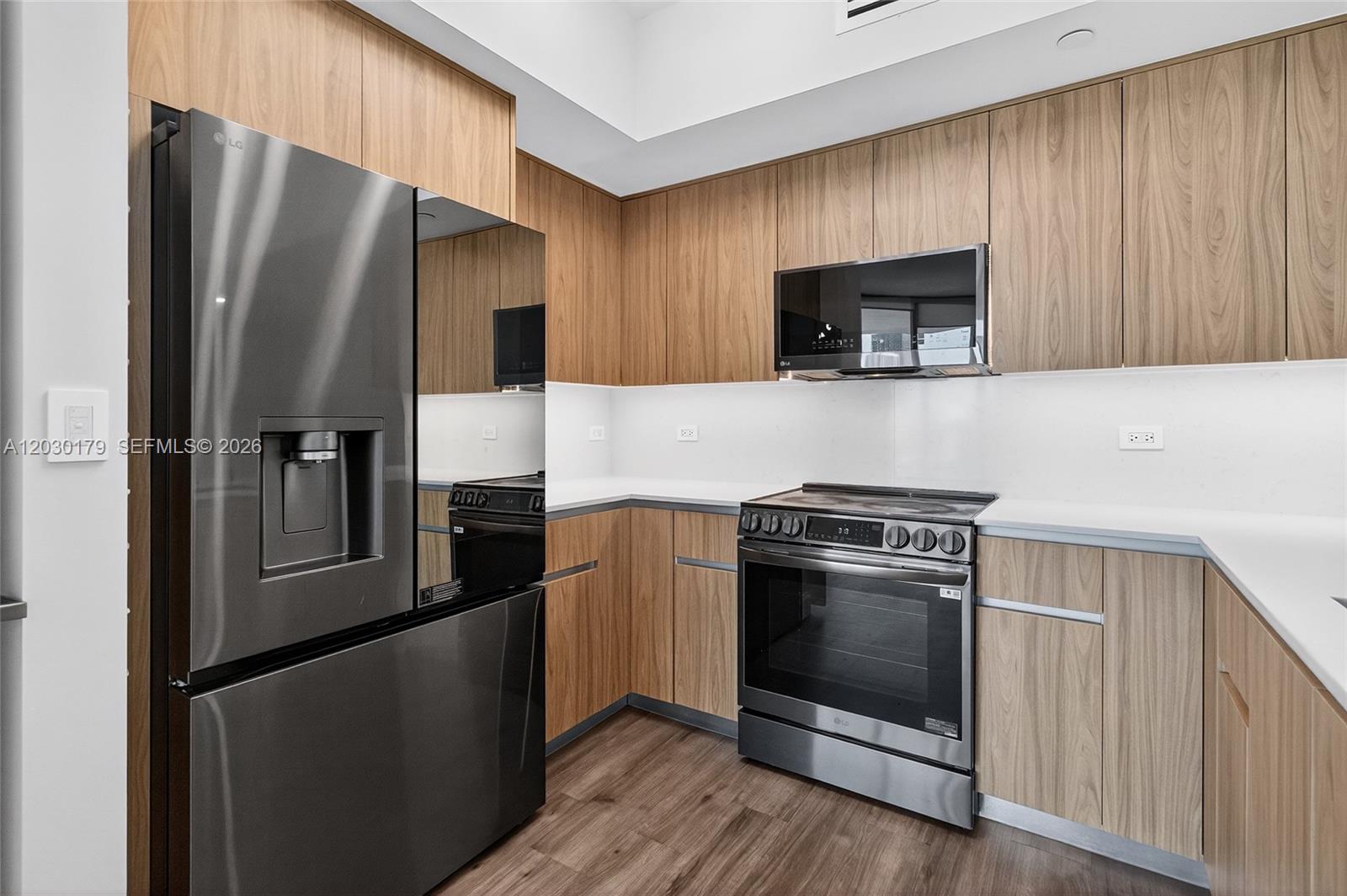 Ver detalles 1705 2 / 2 1030 sq. ft. $ 2026-06-03 0 foto