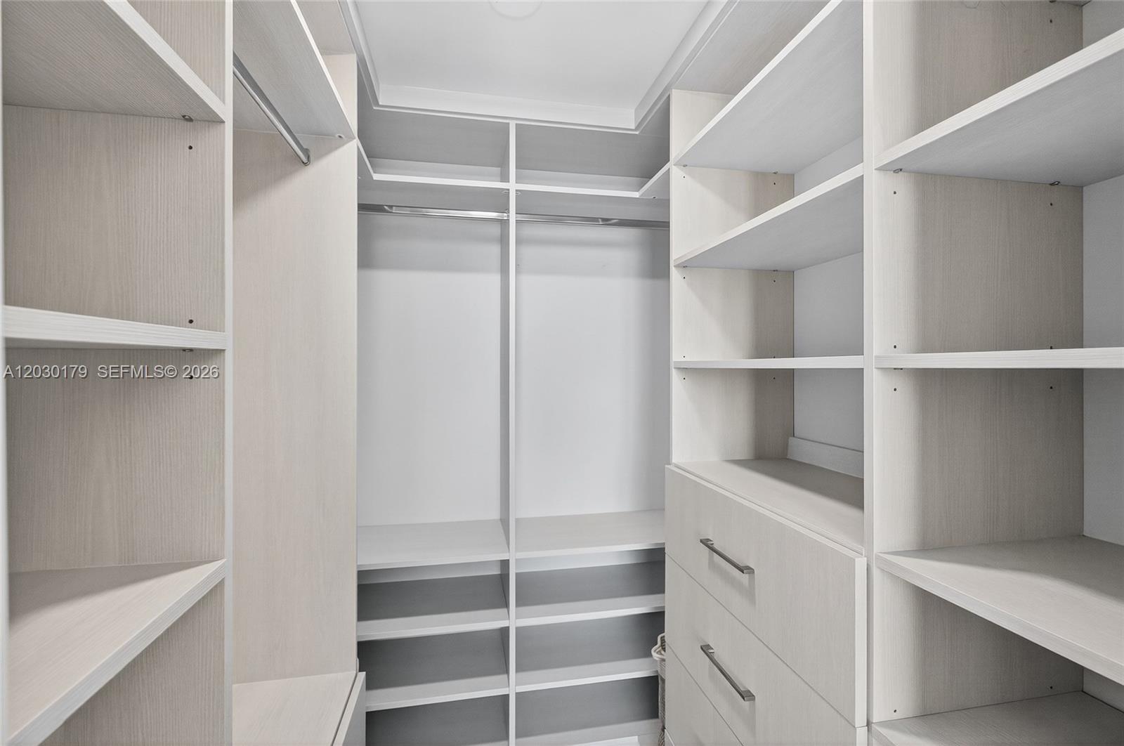 Ver detalles 1705 2 / 2 1030 sq. ft. $ 2026-06-03 0 foto