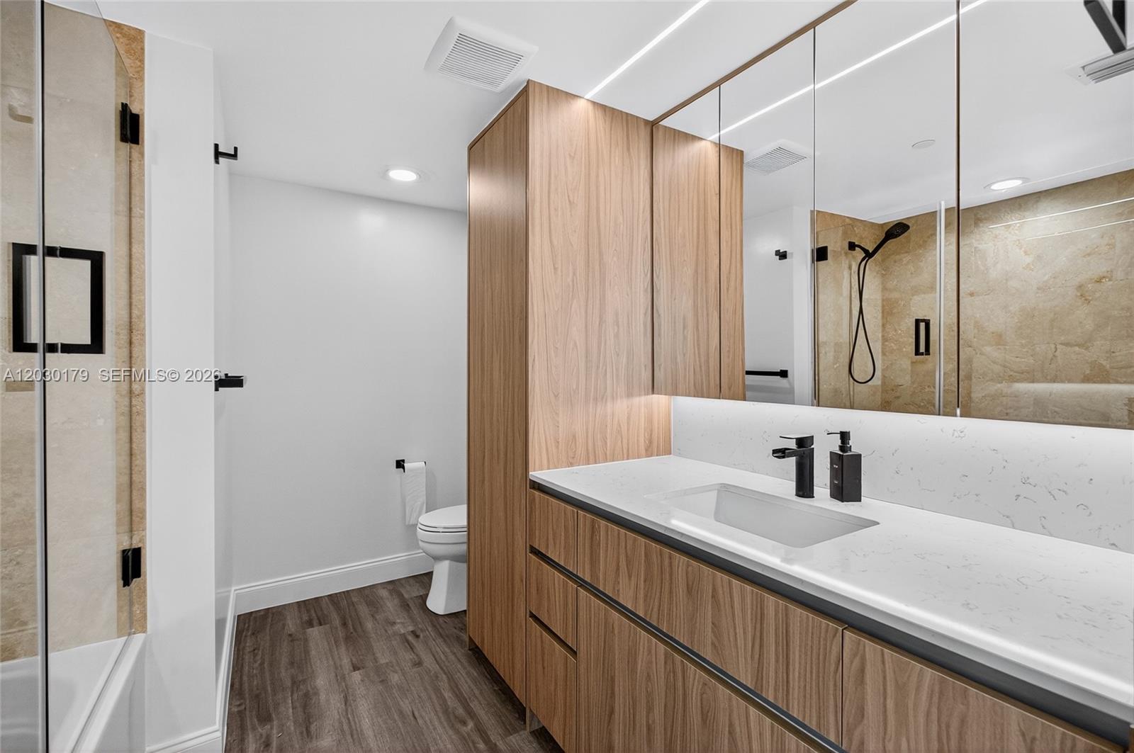 Ver detalles 1705 2 / 2 1030 sq. ft. $ 2026-06-03 0 foto