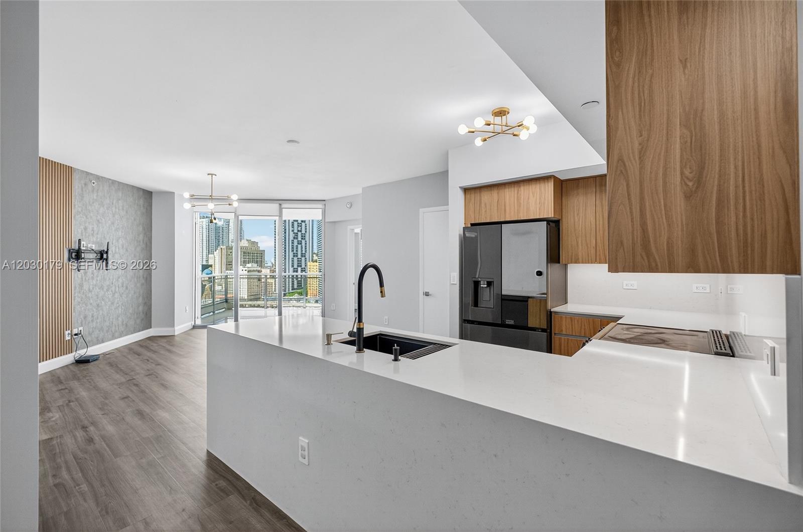 Ver detalles 1705 2 / 2 1030 sq. ft. $ 2026-06-03 0 foto