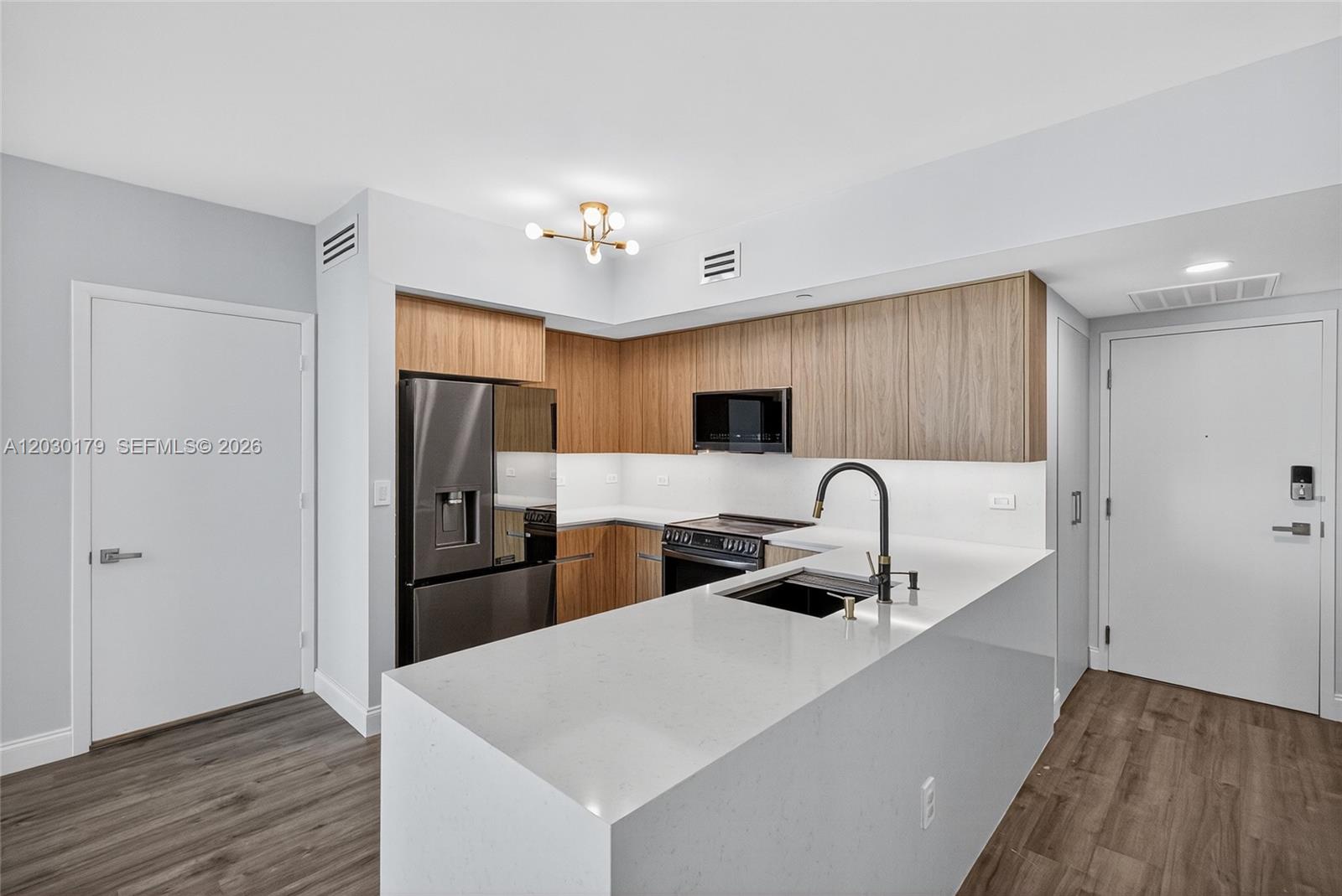 Ver detalles 1705 2 / 2 1030 sq. ft. $ 2026-06-03 0 foto